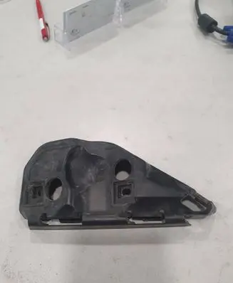 Front bumper mounting bracket