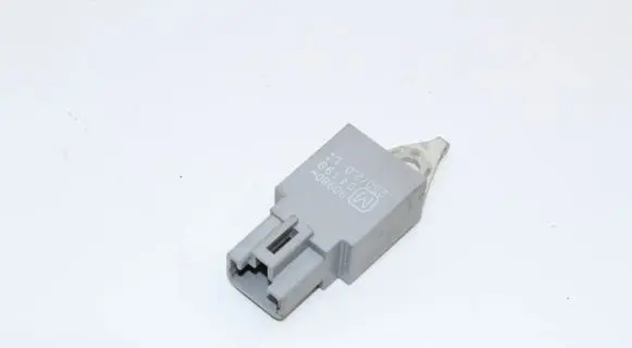 Toyota Avensis T270 Hazard warning light relay 9098004198