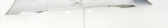 Trunk door license plate light bar