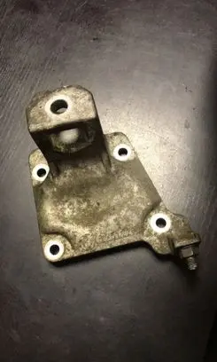 BMW 5 E39 Engine mounting bracket 6751226