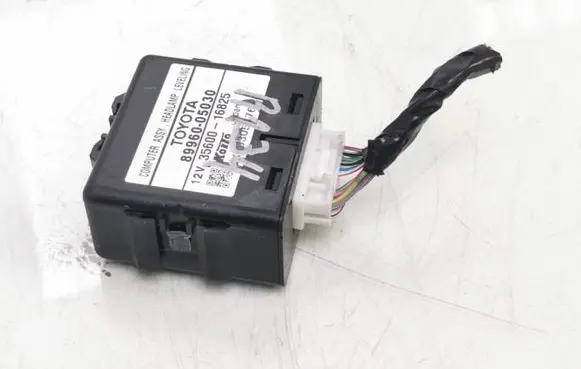 Toyota Avensis T250 Light module LCM 8996005030