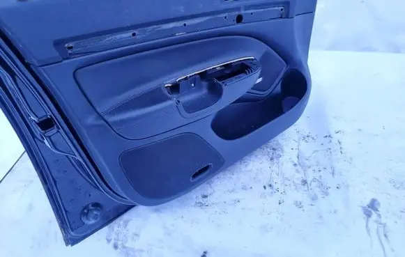 Skoda Octavia Mk2 (1Z) Front door card panel trim 