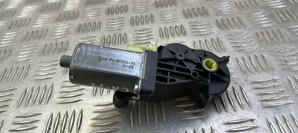 Mercedes-Benz E W212 Seat adjustment motor 0390203324
