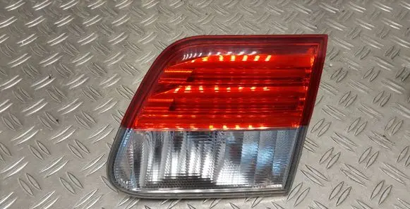 Toyota Avensis T270 Tailgate rear/tail lights