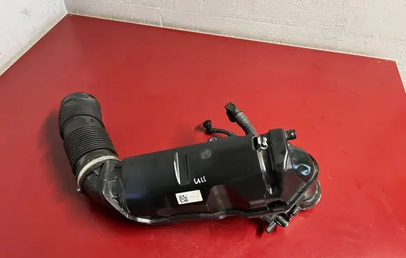 BMW X1 U11 Intake resonator 8489424 13718489424