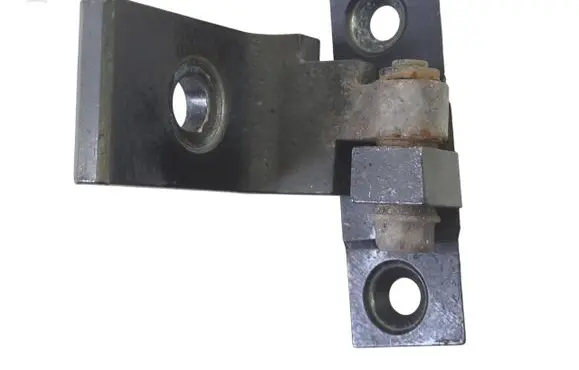 BMW 5 E60 E61 Front door lower hinge 7068078 1005 ES03DE