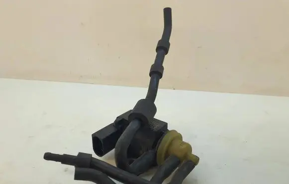 Volkswagen Golf VI Turbo solenoid valve 1K0906627B