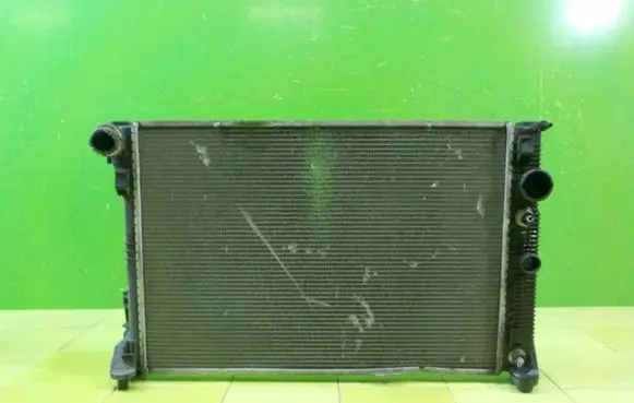 Mercedes-Benz E C207 W207 Coolant radiator A2045003603 XP179