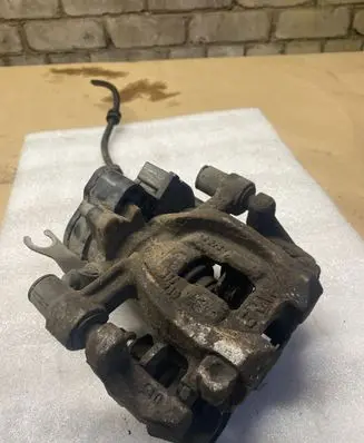 BMW 2 F46 Rear brake caliper 6798957 6426056