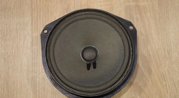 Alfa Romeo Giulietta Front door speaker