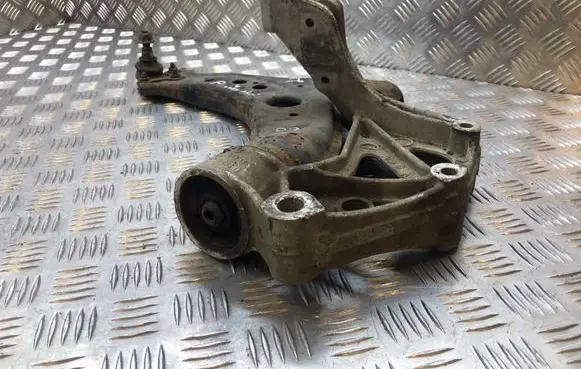 Volkswagen Polo IV 9N3 Front lower control arm/wishbone