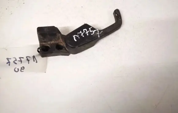 Engine bonnet (hood) release handle