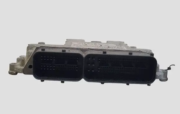 KIA Carens II Engine control unit/module 3911327485 90UN4T0EI05S 0281013072