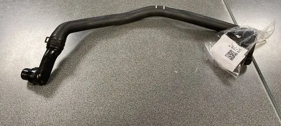 Mercedes-Benz C W204 Engine coolant pipe/hose 2048306696 CT124283 18566687