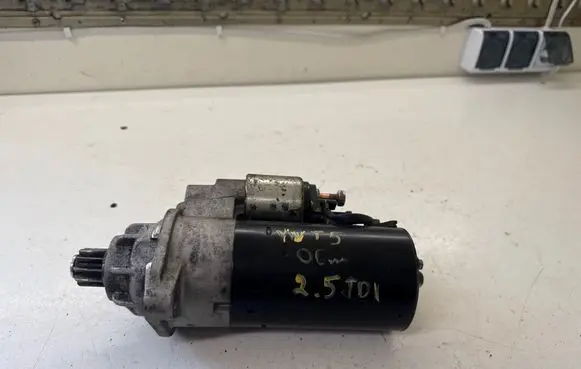Volkswagen Multivan T5 Starter motor 110230012701 10683043