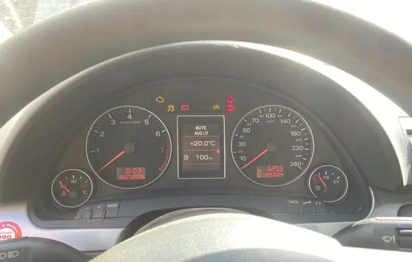 Audi A4 S4 B7 8E 8H Speedometer (instrument cluster) 8E0920931S 0263664218 6212000033