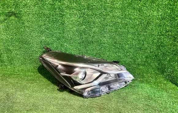 Toyota Yaris Headlight/headlamp