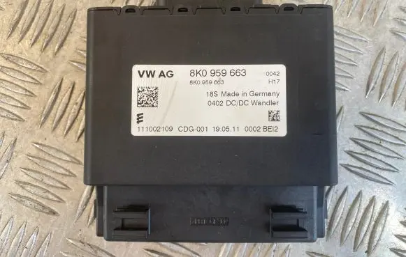 Audi A4 S4 B8 8K Voltage converter/converter module 8K0959663 111002109