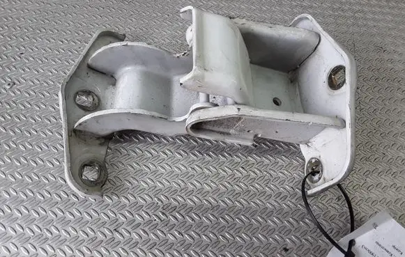 Opel Vivaro Loading door lower hinge 
