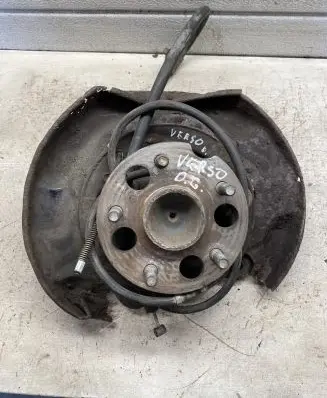 Toyota Avensis Verso Rear wheel hub