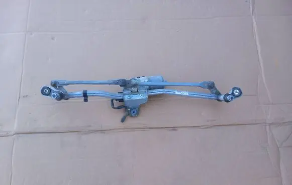 Front wiper linkage and motor