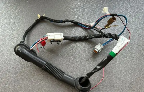 Nissan Patrol Y61 Loading door wiring loom 24051VC710