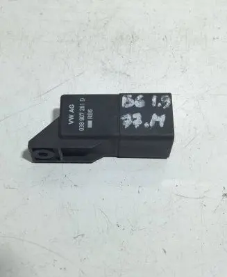 Volkswagen PASSAT B6 Glow plug pre-heat relay 0281003038