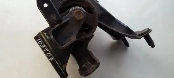 Toyota Auris 150 Engine mount bracket 123710d180 12371-0d180