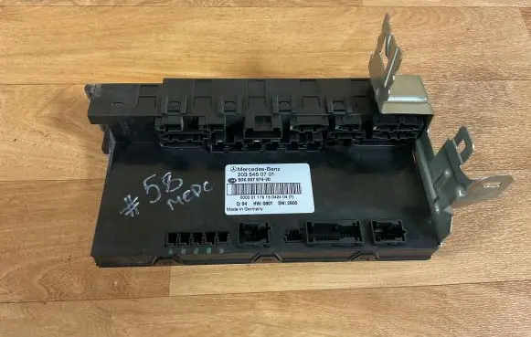 Mercedes-Benz C W203 Comfort/convenience module 2035450701 5DK00797420