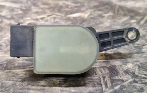 Maserati Quattroporte Rear air suspension level height sensor 51757670 6PM008161 240804