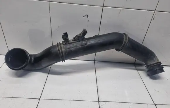 Intercooler hose/pipe