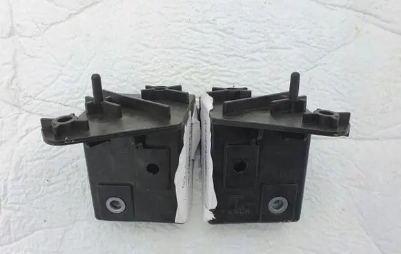 Tesla Model S Front bumper mounting bracket 15563700A