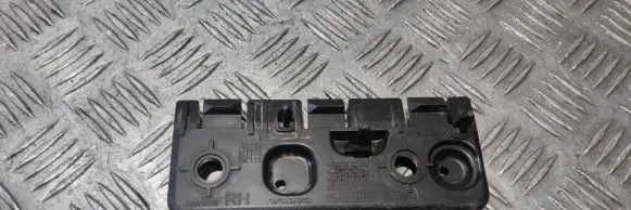 Volvo XC90 Fender mounting bracket 31378135
