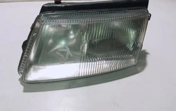 Volkswagen PASSAT B5 Headlight/headlamp 4411125L