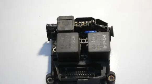 Nissan X-Trail T30 Fuse module 042569092384