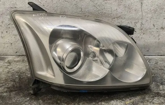 Toyota Avensis T250 Headlight/headlamp