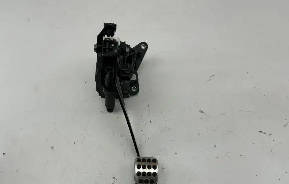 Mercedes-Benz A W176 Clutch pedal A2462900619