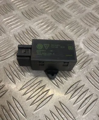Porsche Cayenne (9PA) Seat heating relay 7L0959772D