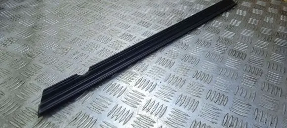 Mercedes-Benz C AMG W204 Front door glass trim molding A2047350265