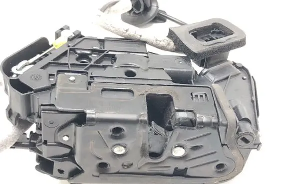 Volkswagen Polo VI Front door lock 5TB837016A