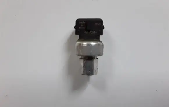 Volvo XC70 Air conditioning (A/C) pressure sensor 31292004