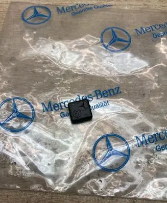 Mercedes-Benz E W124 Tailgate trim 0009873945