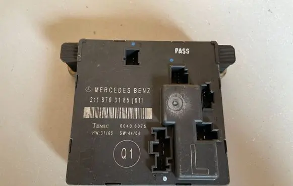 Mercedes-Benz E W211 Door control unit/module 2118703185