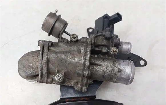 Land Rover Range Rover L322 EGR valve 1043812S01