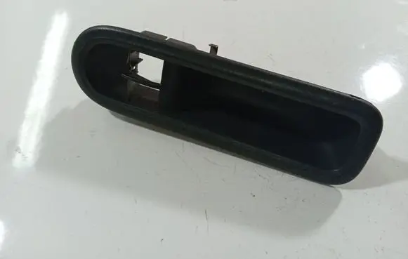 Renault Clio III Front door window switch trim 8200356513