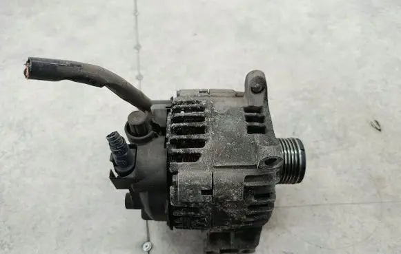 Mercedes-Benz A W169 Generator/alternator 