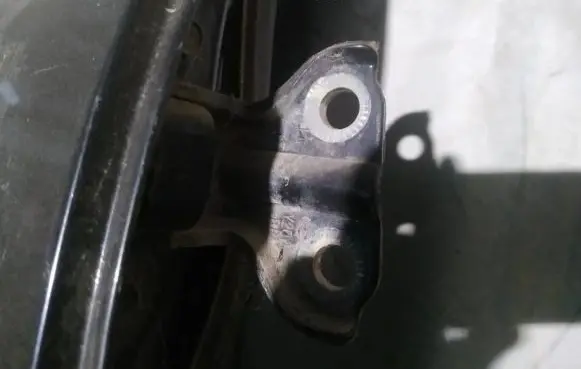 SsangYong Rexton Rear door lower hinge