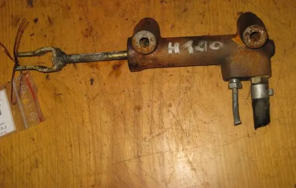 Hyundai H-100 Clutch master cylinder
