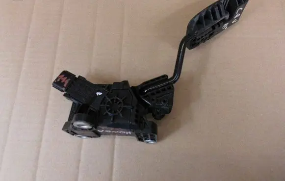 Honda CR-V Accelerator throttle pedal 2700000390