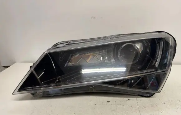 Skoda Superb B8 (3V) Headlight/headlamp 3V1941015A 1ZS01193921